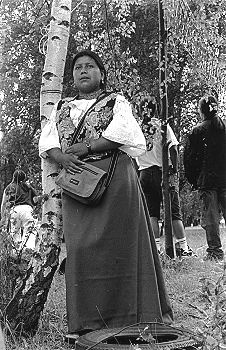 Lateinamerikanische Frau an der Schelde