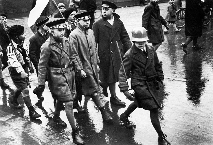 Schüler am Geburtstag des ‘Führers’, Hannover, 20.4.1933